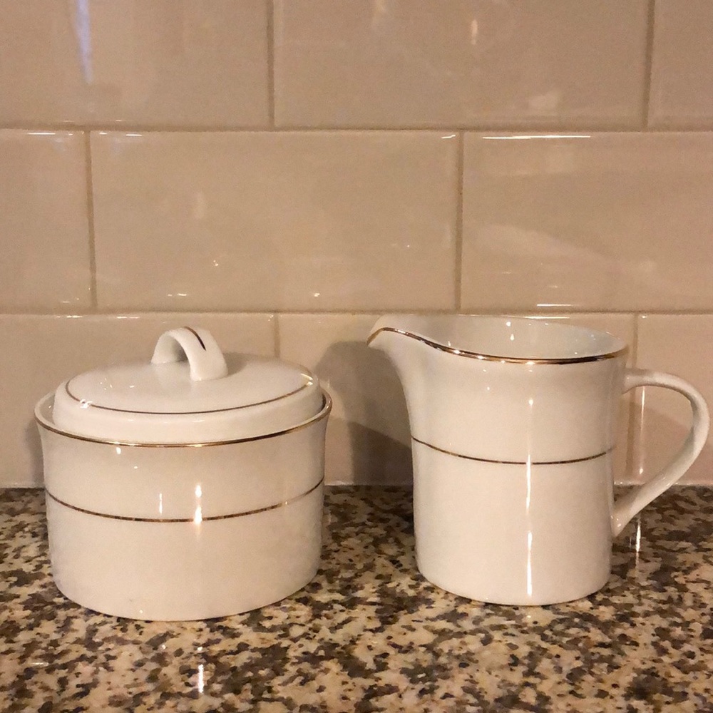 CIERA•FINE DINNER WARE•CAROL SUGAR&CREAMER POT SET